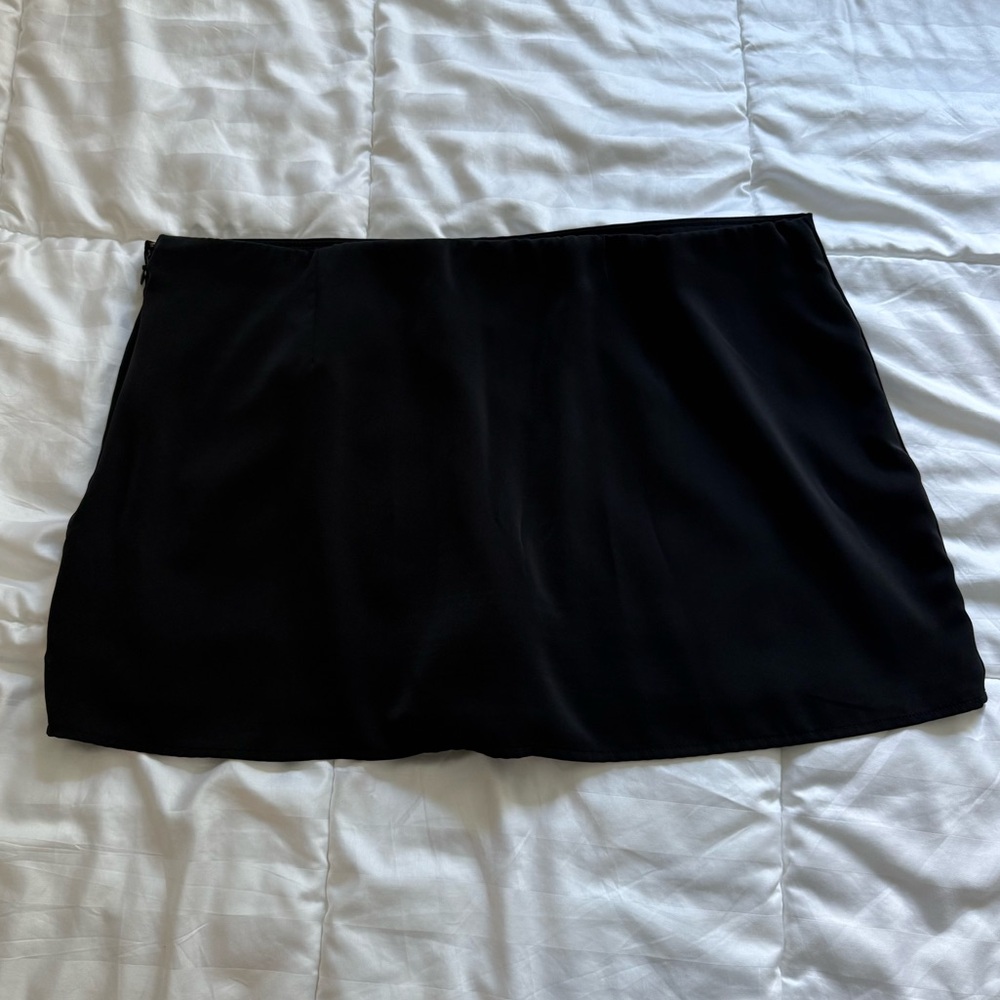 Abercrombie Black Mid Rise Mini Skort, Large